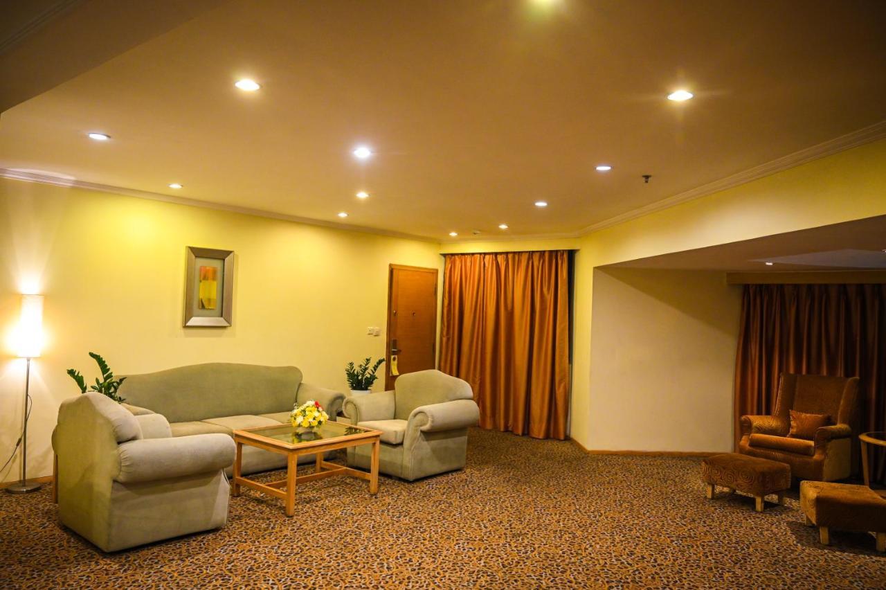 Katriya And Tower Hotel 3*