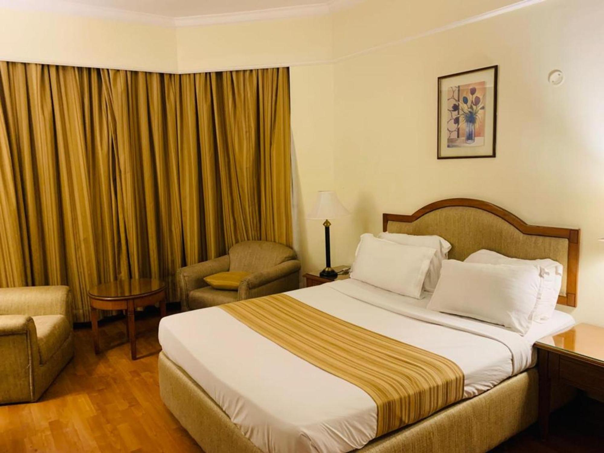 Hotel Katriya And Tower 3*